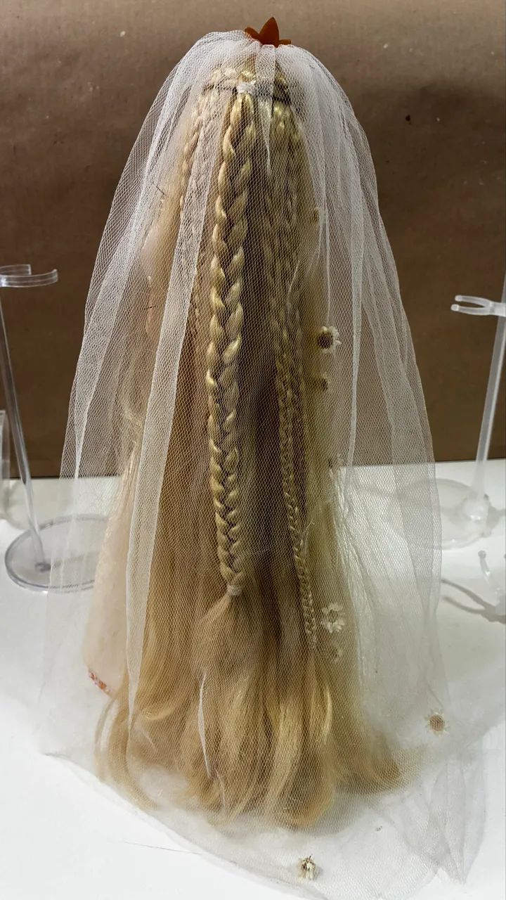 Boneca Rapunzel noiva  - Foto 3