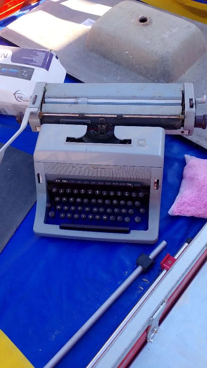Máquina de escrever relíquia65126499344002120