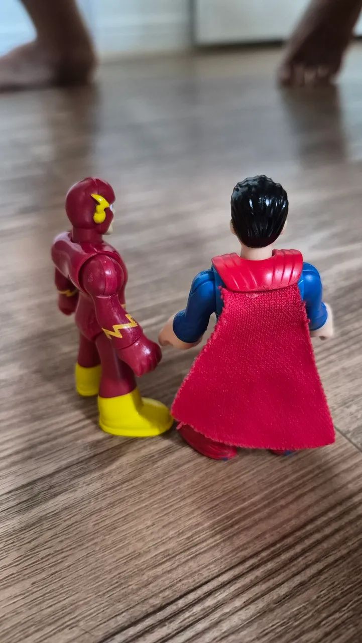 Bonecos articulados Imaginext DC super friends Superman e Flash - Foto 5
