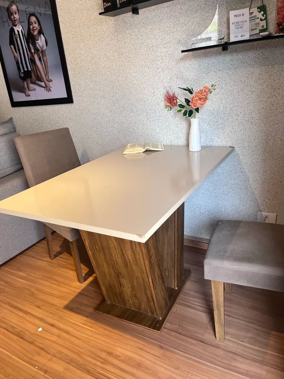 Vendo mesa de jantar com duas cadeiras - Foto 3