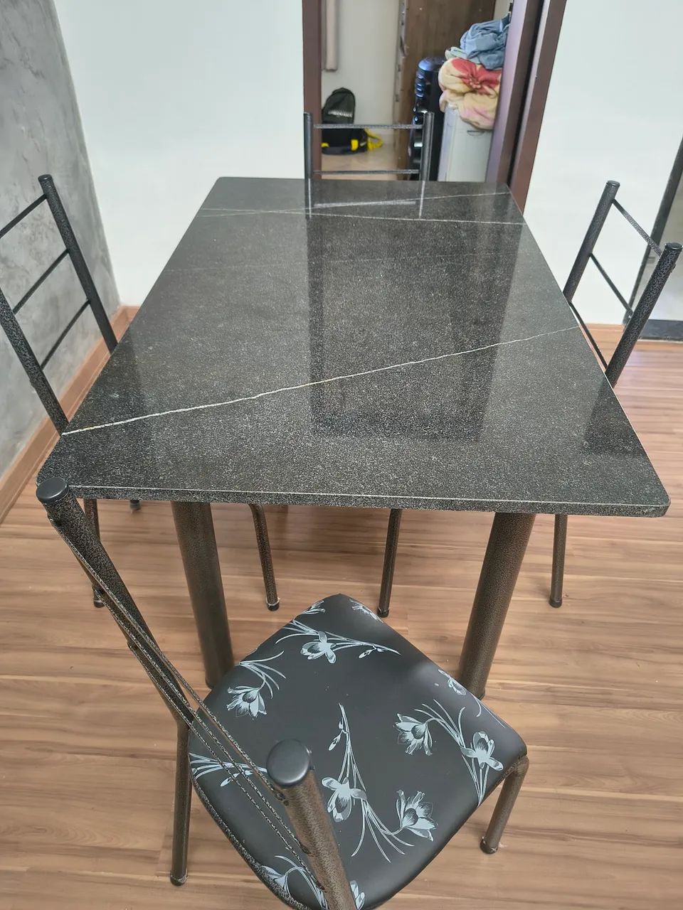 Conjunto mesa 04 cadeiras granito - Foto 2
