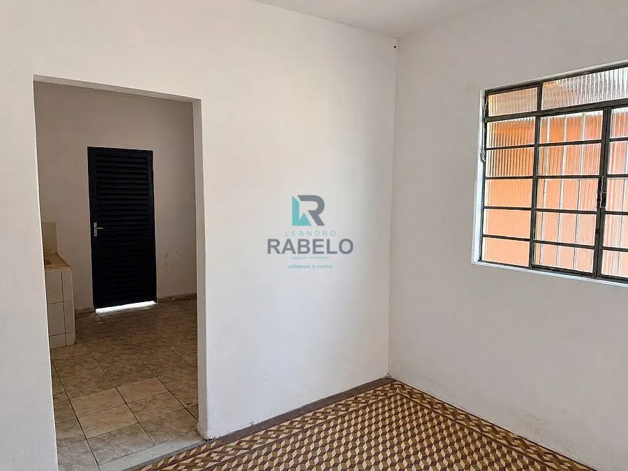 CASA À VENDA PRÓXIMA À PREFEITURA DE LORENA-SP - Foto 2
