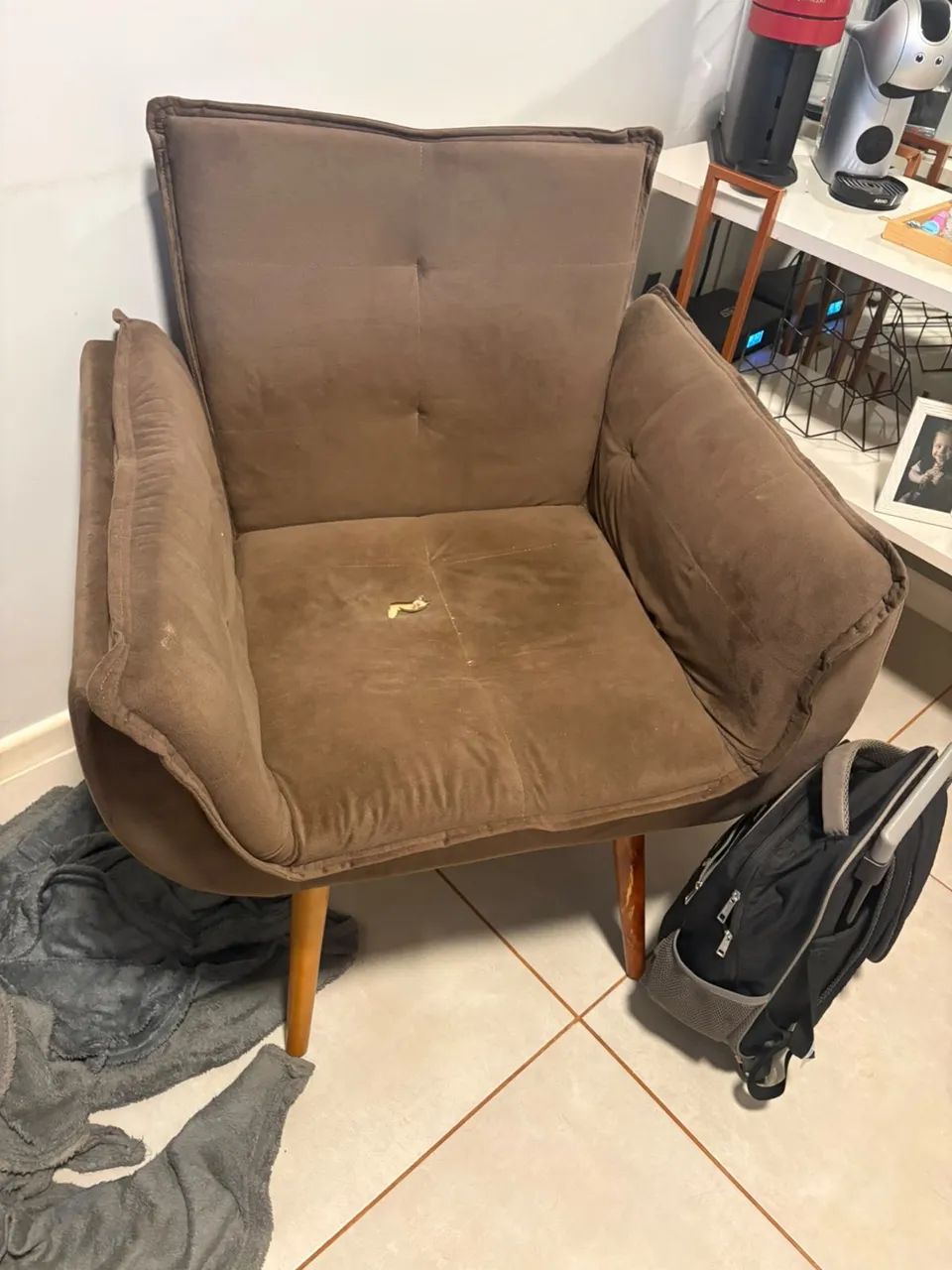 Poltrona Decorativa Pés Palito - R$ 80,00 (Oportunidade!) - Foto 2