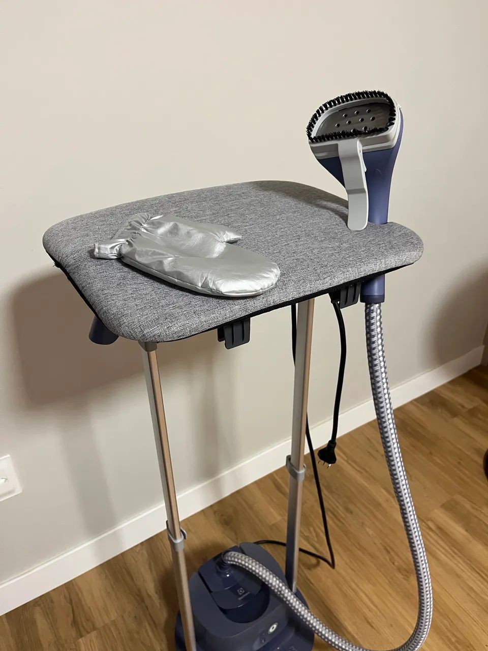 Vaporizador de Roupas Electrolux - Pouquíssimo Usado, Estado de Novo - Foto 5