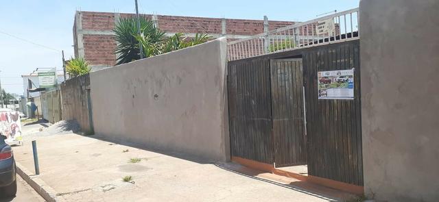 Vendo uma casa na arniqueiras ao lado do areal 230 mil