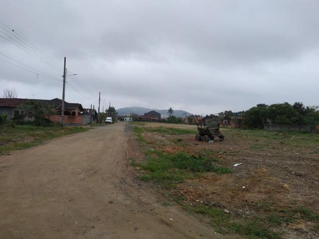 Terreno de esquina com 417 m² no Itinga -Entrada + parcelas direto c/ proprietário - Foto 3