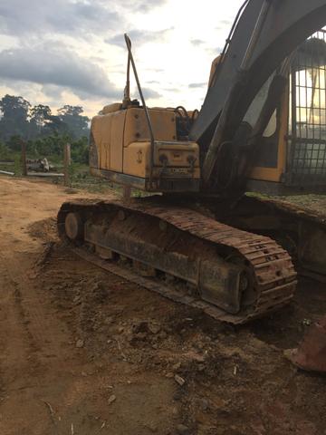 Escavadeira ec140BLCM valor 100 mil pra o comprador trocar a bomba hidráulica 25 a 30 mil - Foto 5