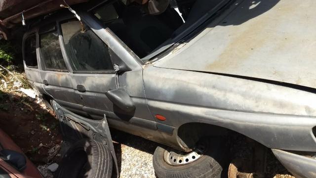 Escort Europeu Zetec 1.8 16v 2000 Sucata Em Peças e Acessorios - Foto 3