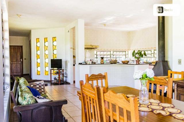 Casa com 350m² e 6 quartos