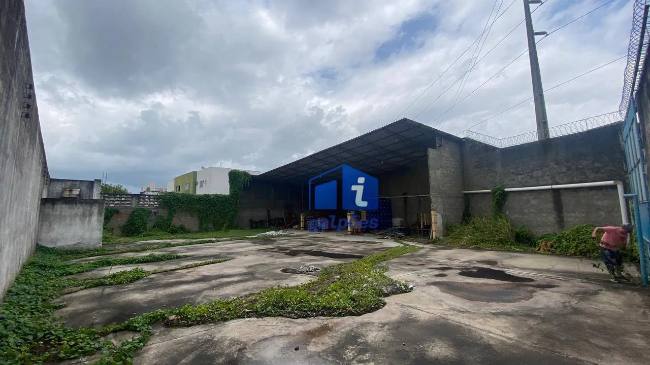 Terreno com 840 m² parcialmente coberto em Fragoso, Olinda - PE