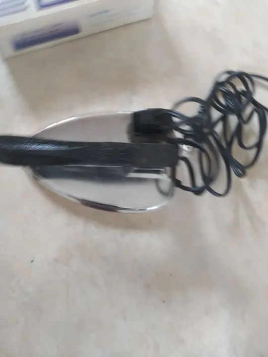 Ferro de Passar Roupa para viagem. Bi volt - Foto 2