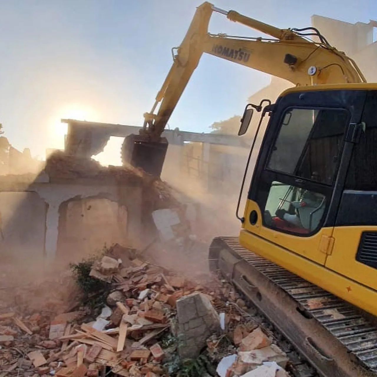 DEMOLIÇÃO E LIMPEZA DE LOTES!