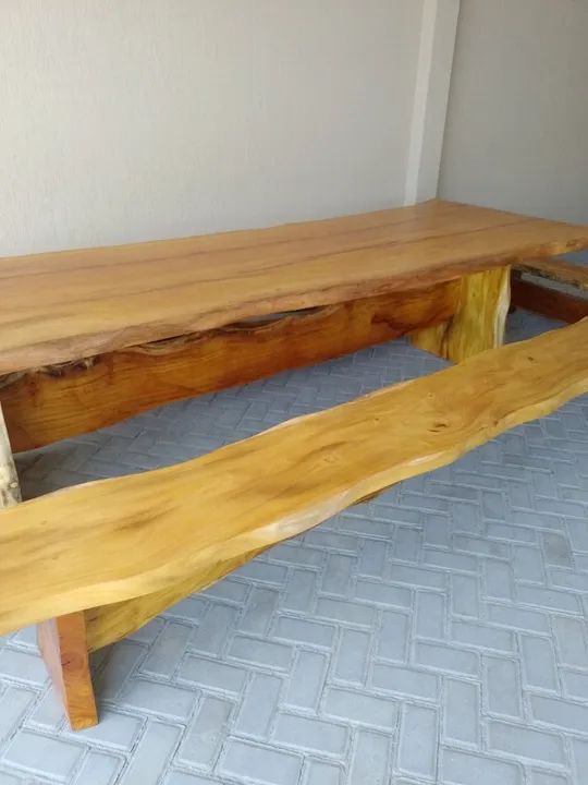 Mesas madeira maciça personalizadas com bancos  - Foto 3