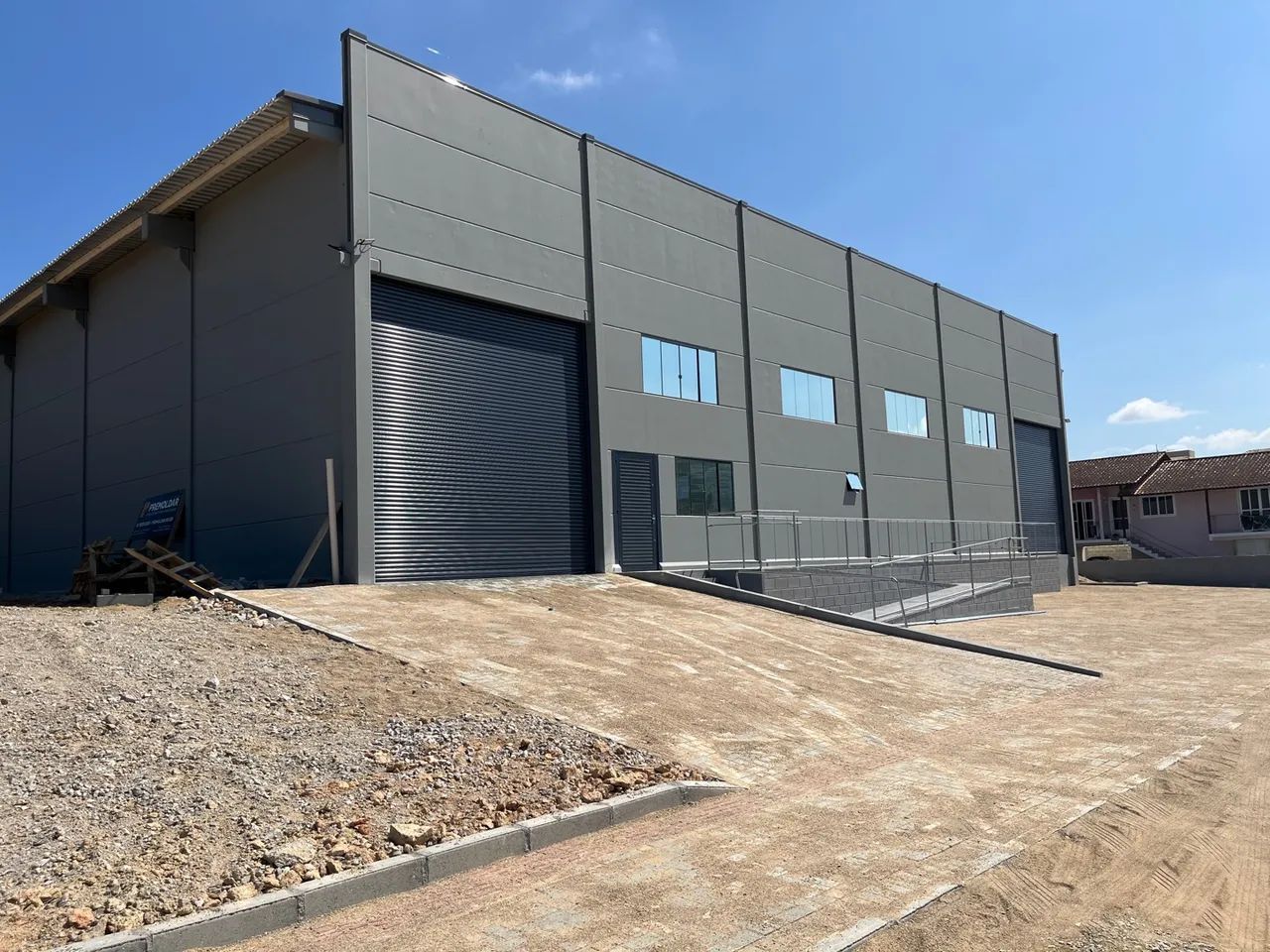 ALUGO GALPÃO 720 m2 - EXCELENTE LOCALIZAÇÃO 