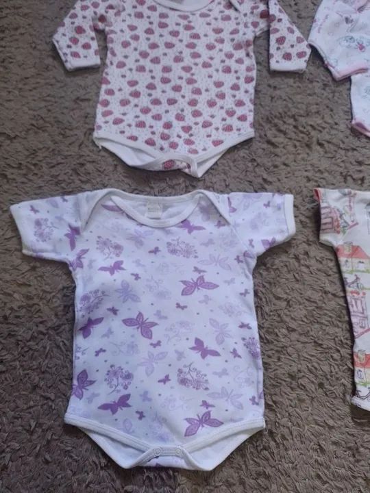 Kit com 6 bodys bebê - tamanho 3/6 meses  - Foto 5