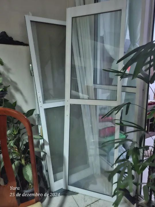 Porta de Vidro e Alumínio - Nova