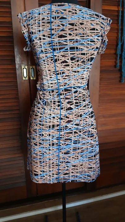 Vestido estampado azul e bege