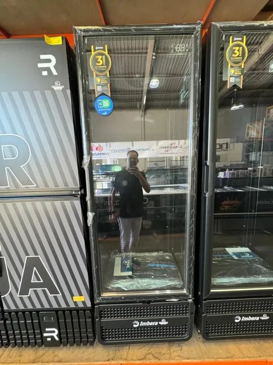 Cervejeira Imbera Vertical Porta Vidro 400 Litros Preto 