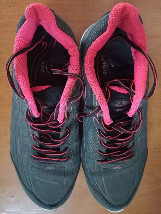 Tênis Feminino Preto com Detalhes Rosa Numero:36 VALOR:35,00 