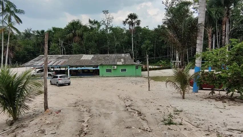 Sitio na AM 010 KM 32 com 49.200m², casa principal e de caseiro  