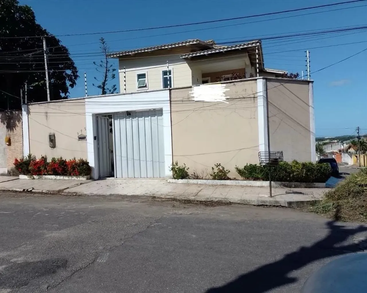 Alugo casa de esquina,com piscina