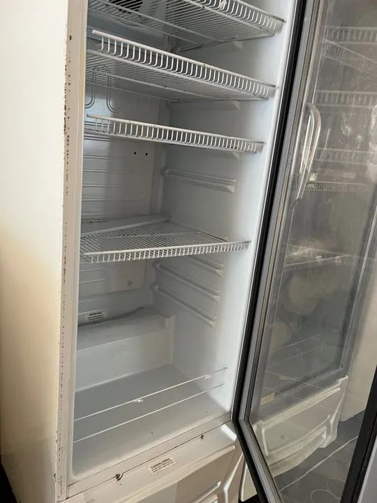 Geladeira Expositora de Bebidas - Semi Nova - Foto 4