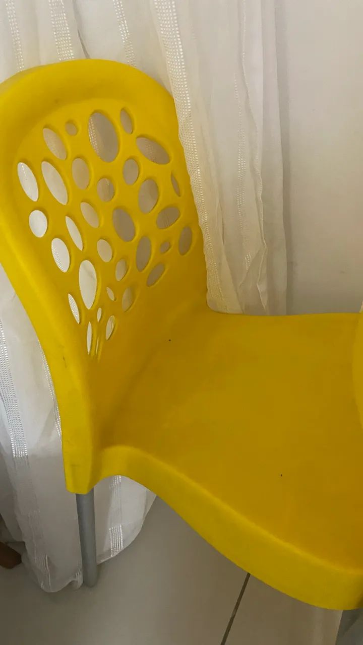 MESA COM DUAS CADEIRAS64842835037571121