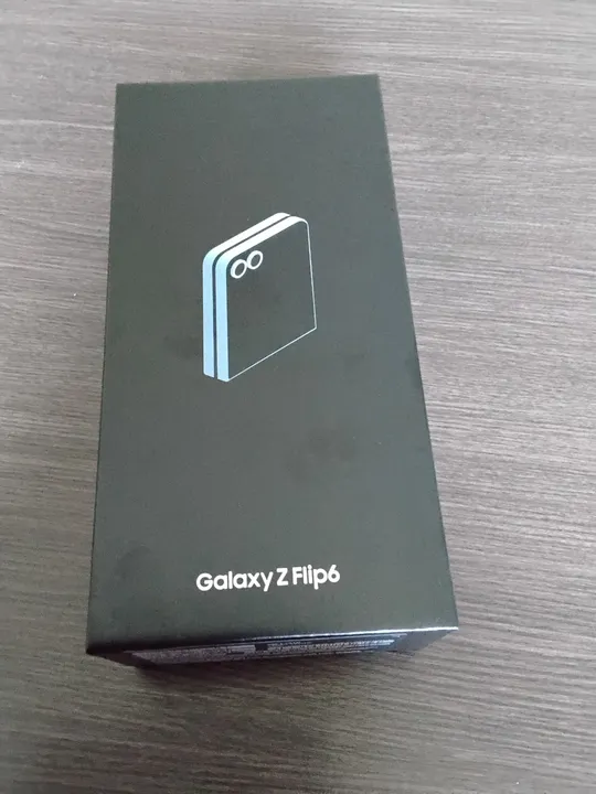 Vendo Samsung flip Z 6, com pouco tempo de uso, na garantia samsung ate agosto 2025