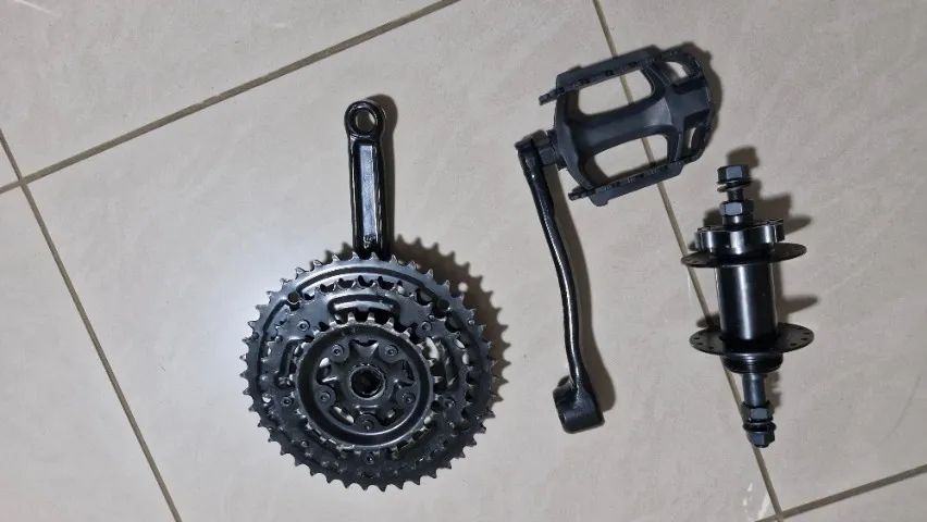 L250) Pedivela  e Cubo de Bicicleta, Várias Peças - Foto 3