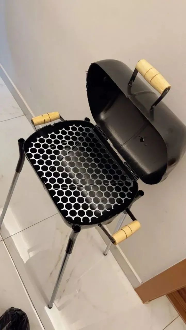 Churrasqueira bafinho com pés 