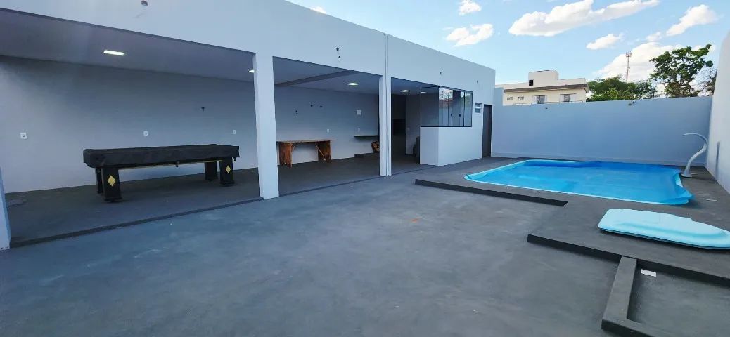 Lote com Piscina