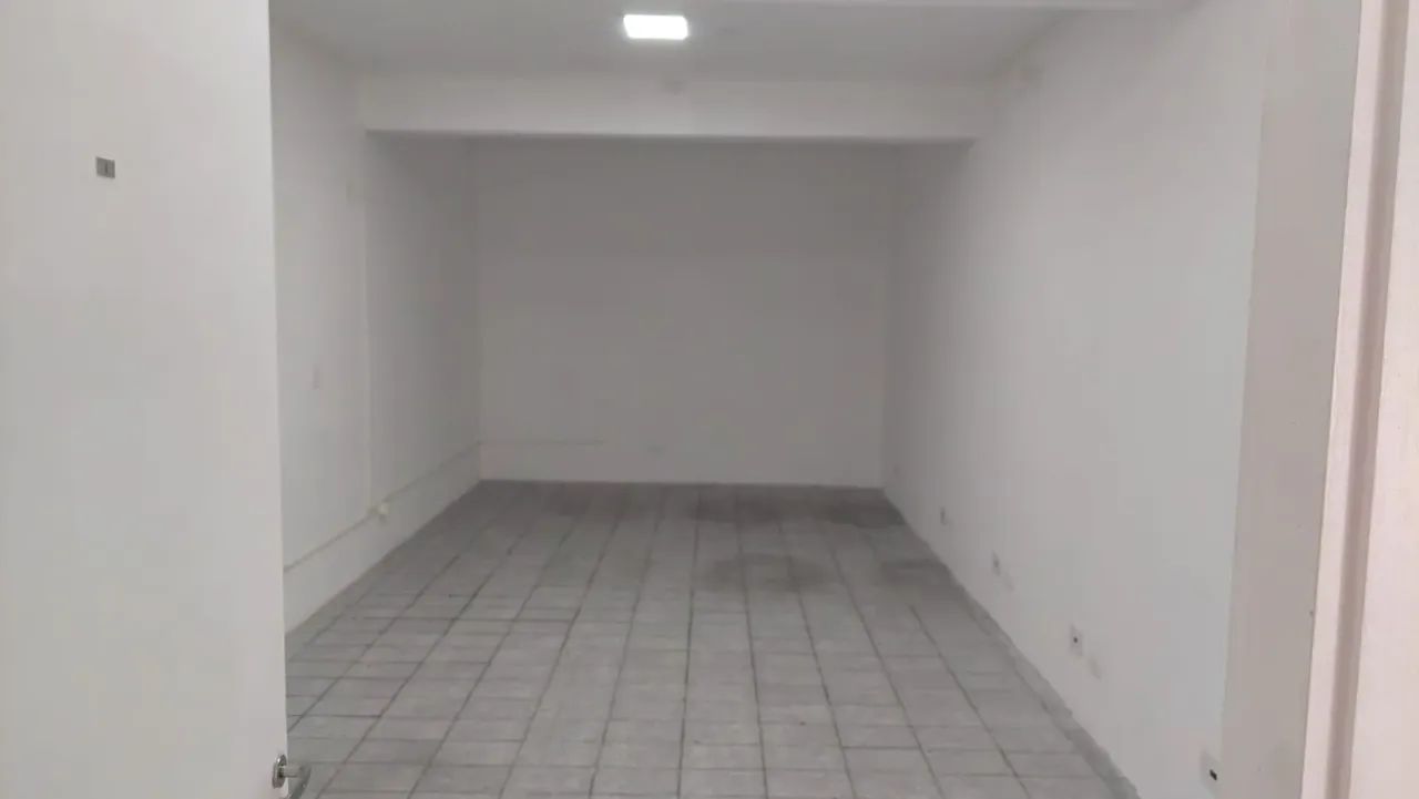 Prédio Comercial Com 4 Salas, 5 Vagas em Ponto Nobre da Avenida Dr. Adhemar de Barros