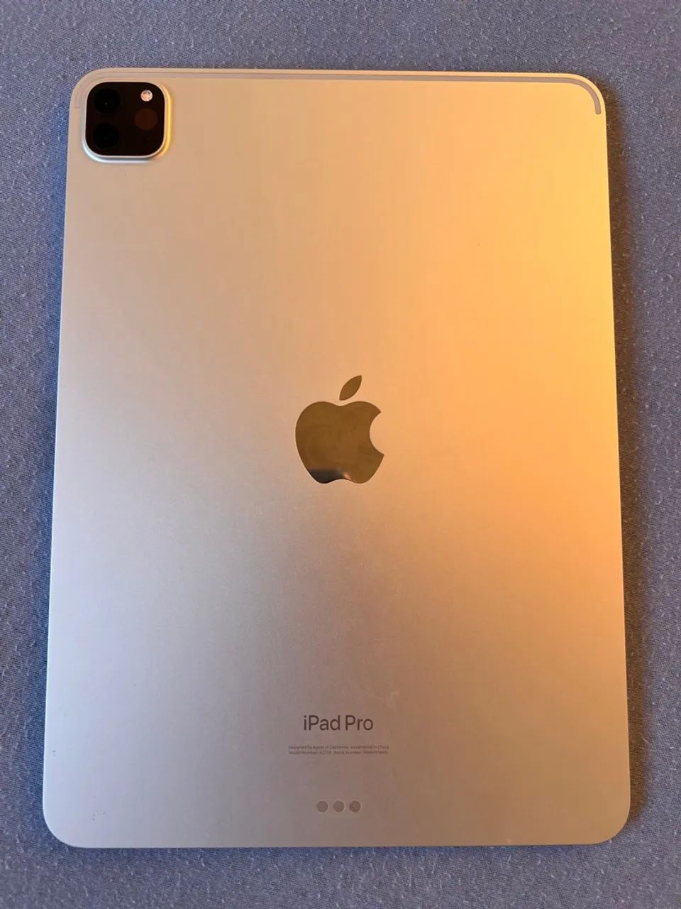 iPad Pro 4 M2 256 Gb Prata + capa magnética + teclado