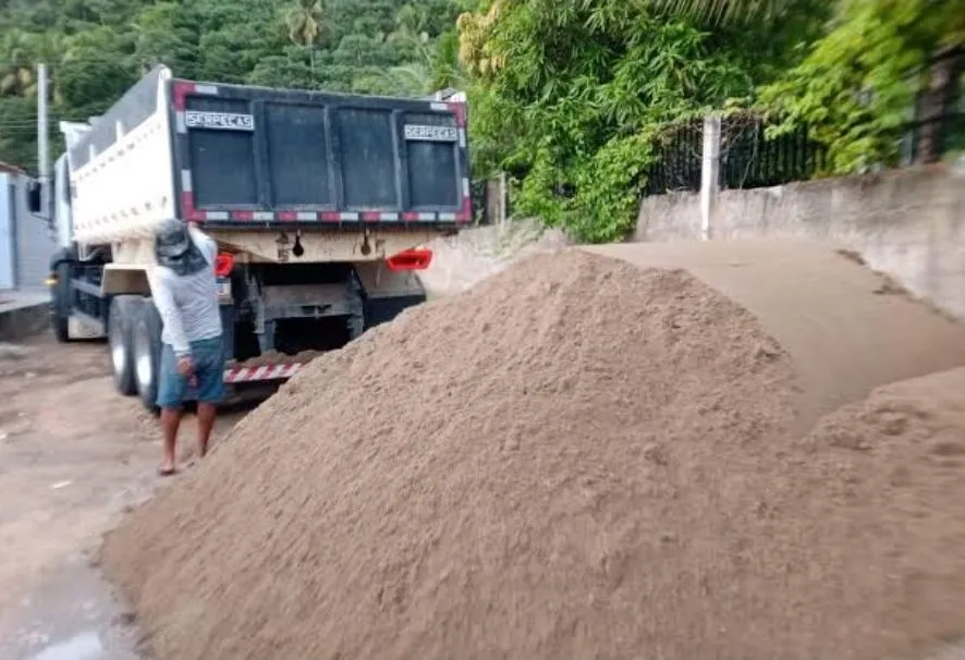 Areia lavada grossa, mediafina e extrafina - reboco/construção 12m³