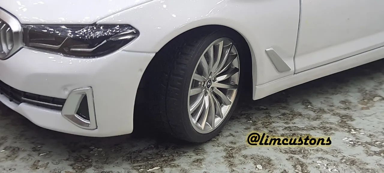 Miniatura 1:18 - BMW 530Li Branco pérola- sem cx - Foto 5