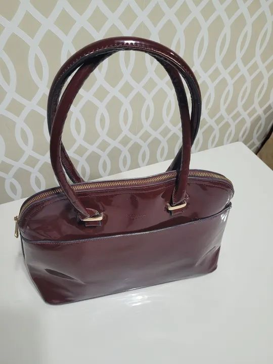 Bolsa de mão feminina em verniz - Foto 2