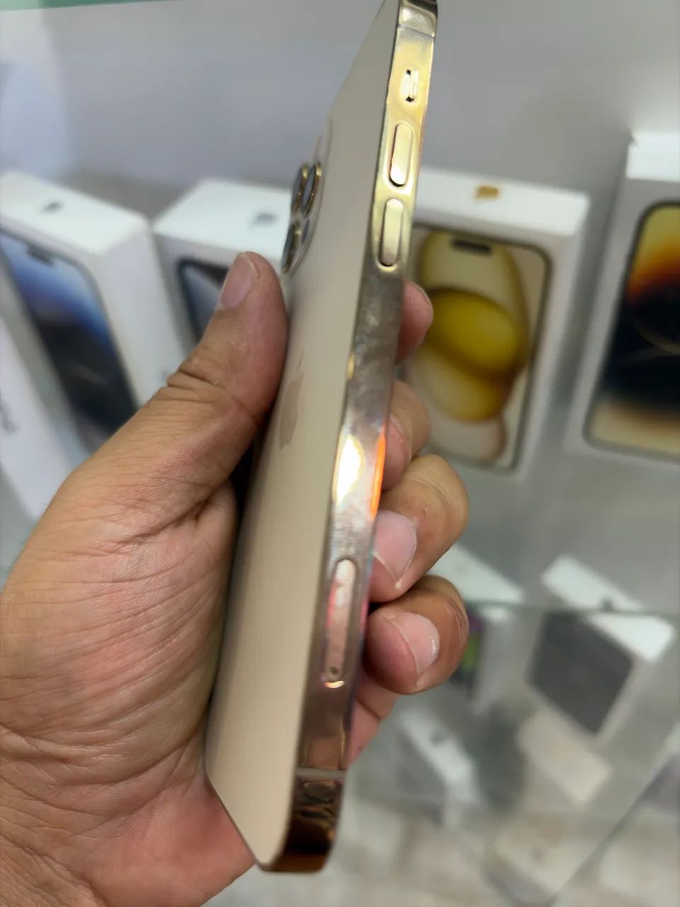 iPhone 12 Pro semi novo Gold  - Foto 3