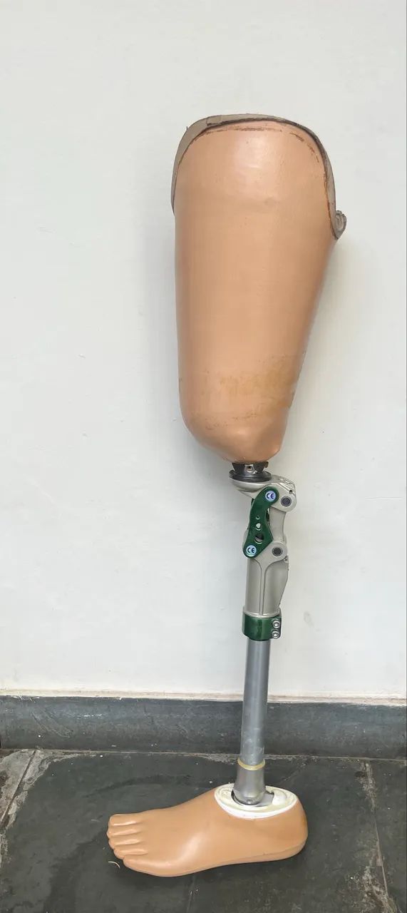 Prótese transfemural perna esquerda - Foto 4