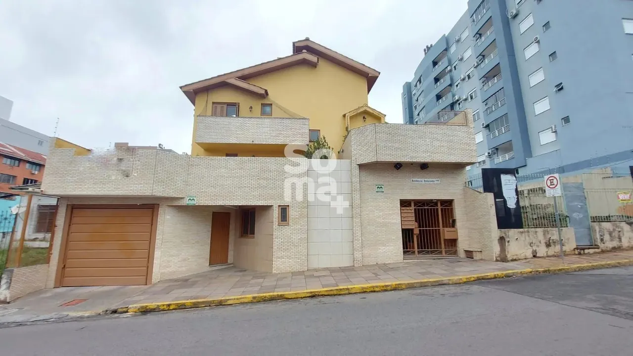 Casa com 3 dormitórios e 2 banheiros, churrasqueira e vaga de garagem coberta