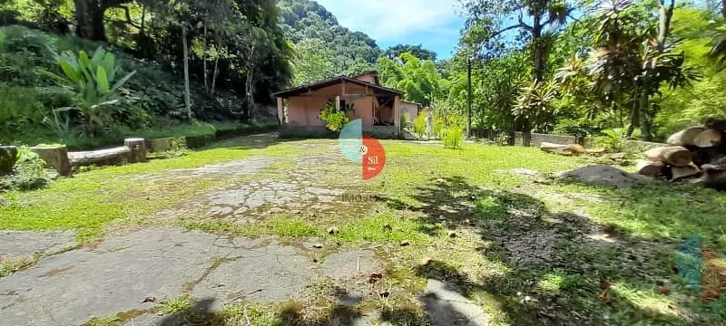 Sítio à venda, composto de 3 quartos, 2 banheiros, piscina, sauna, 2 lagos, localizado no
