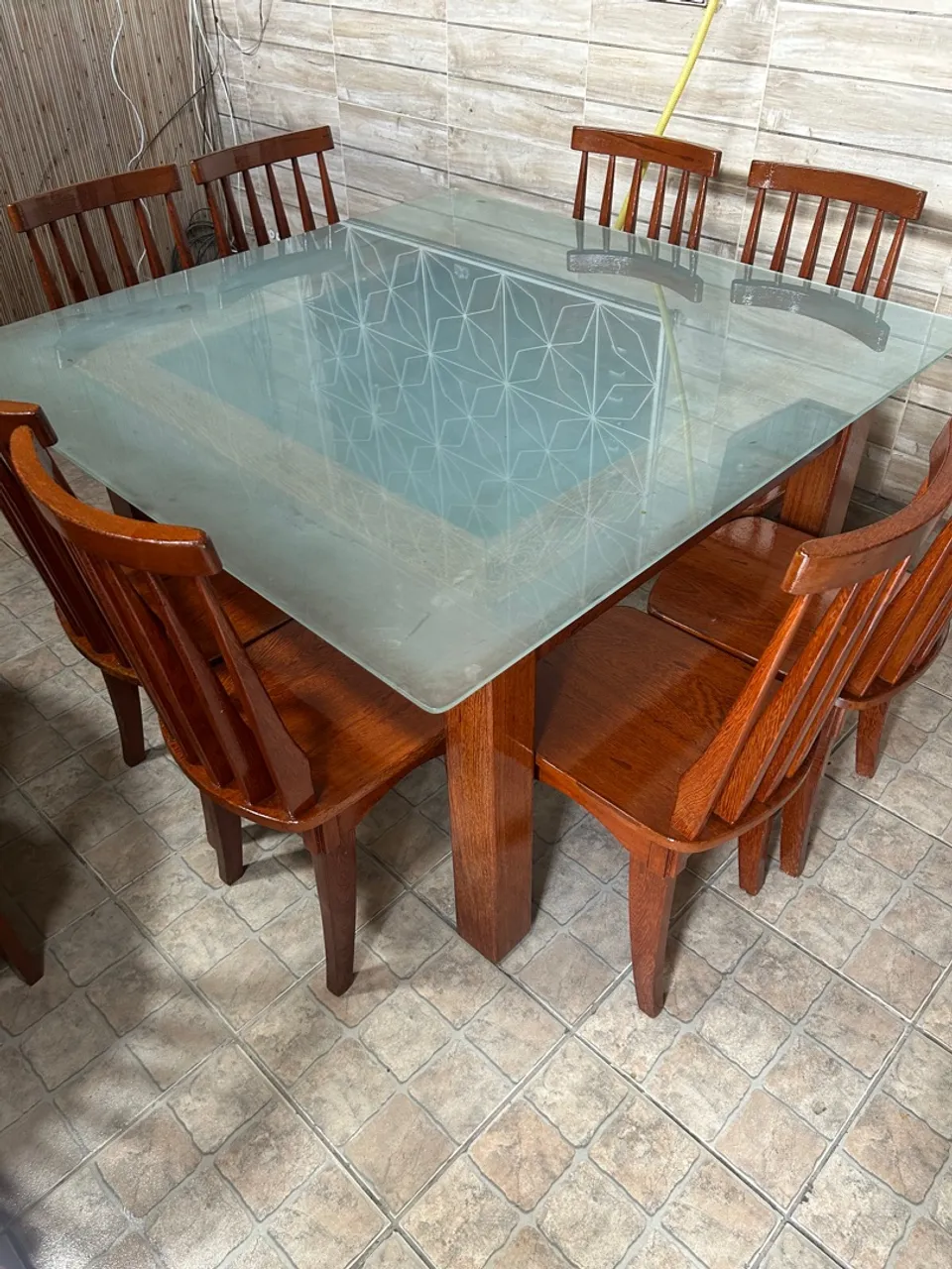 Mesa de Jantar com 6 Cadeiras - Elegância e Conforto