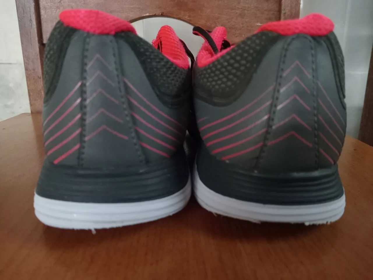 Tênis Feminino Preto com Detalhes Rosa Numero:36 VALOR:35,00  - Foto 3