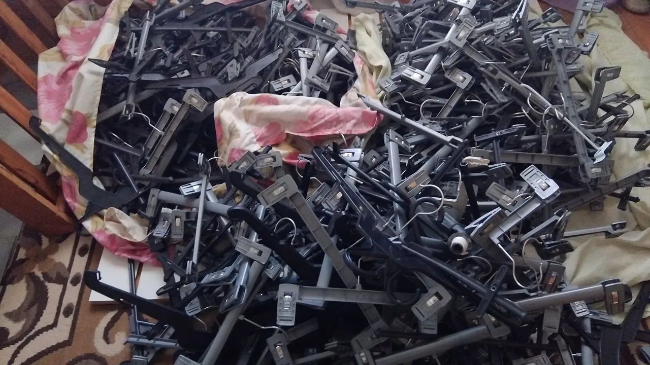 Manequins para loja de roupas e cabines, araras outros itens  - Foto 5