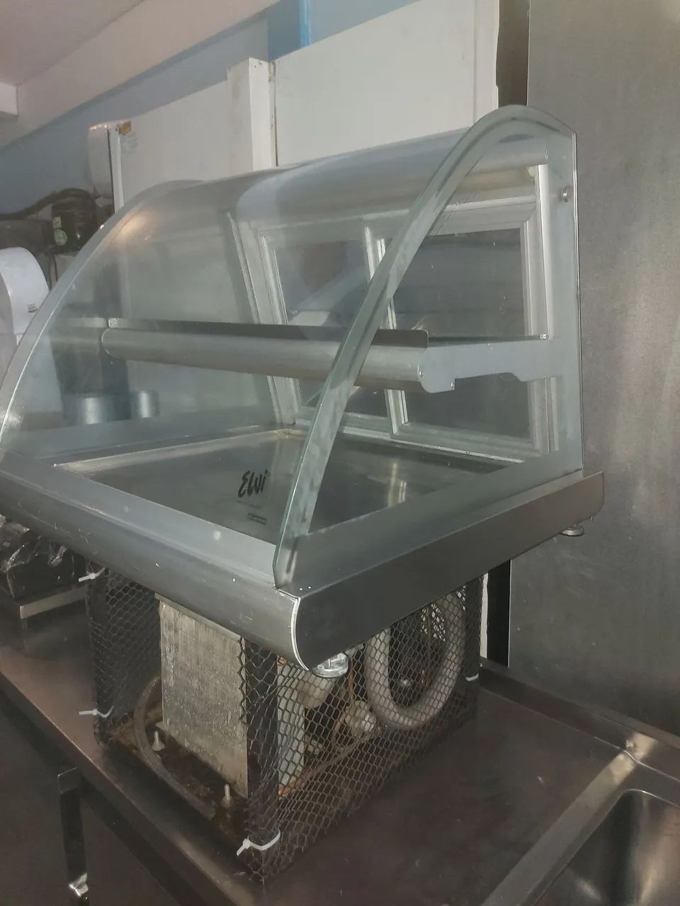 Vitrine Elvi 220 vts refrigerado - Foto 2