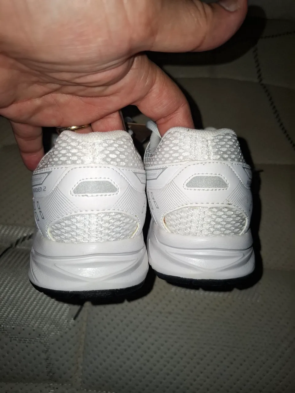 Tênis Esportivo Branco - Conforto e Estilo