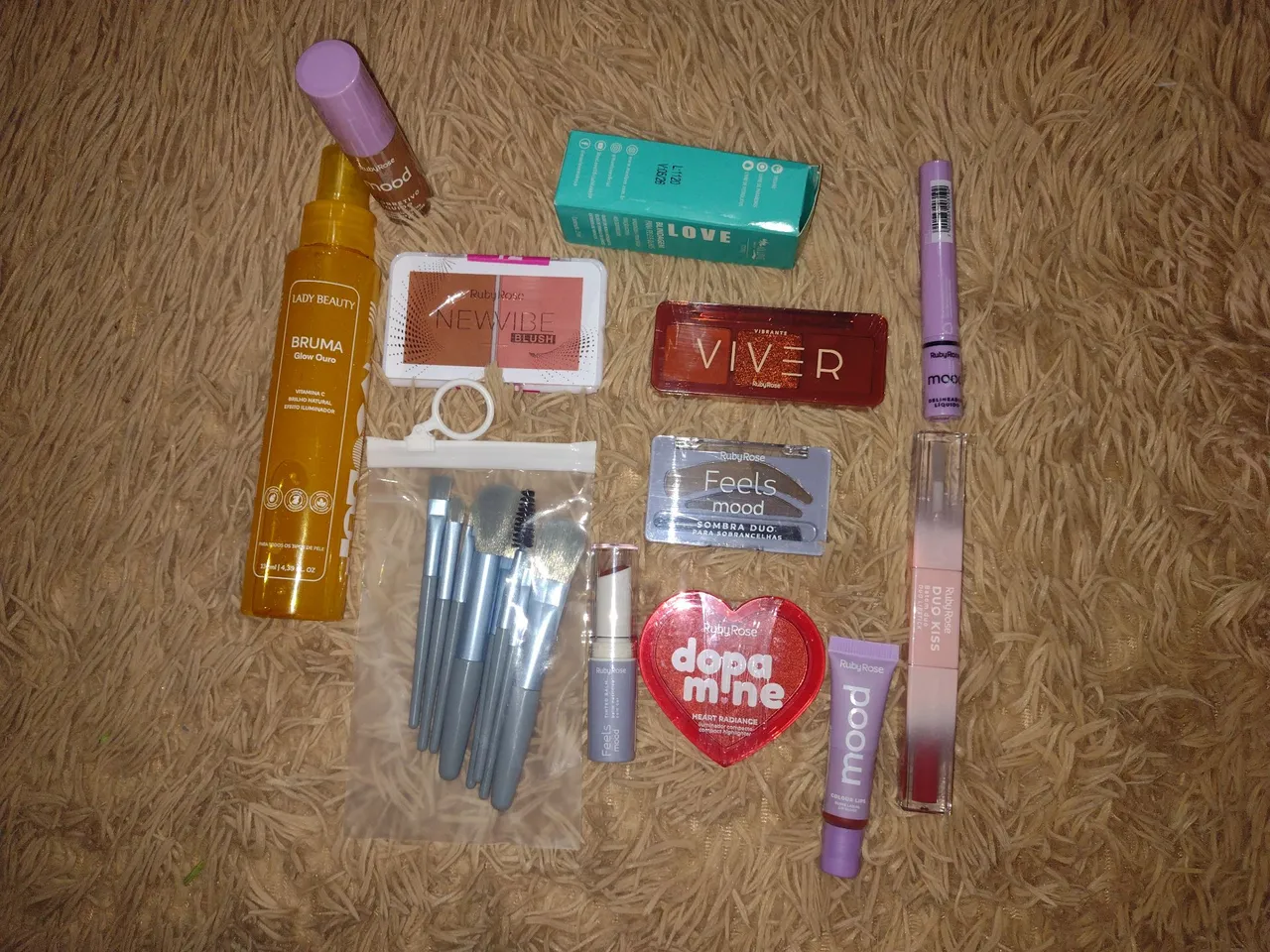 Kit de maquiagem Ruby Rose e Lady Beauty