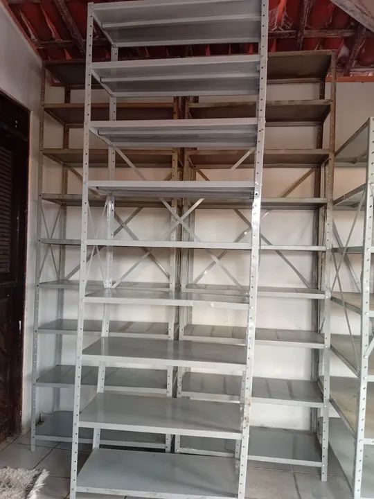 3 estantes reforçadas com 9 bandeijoes 1100 - Foto 6