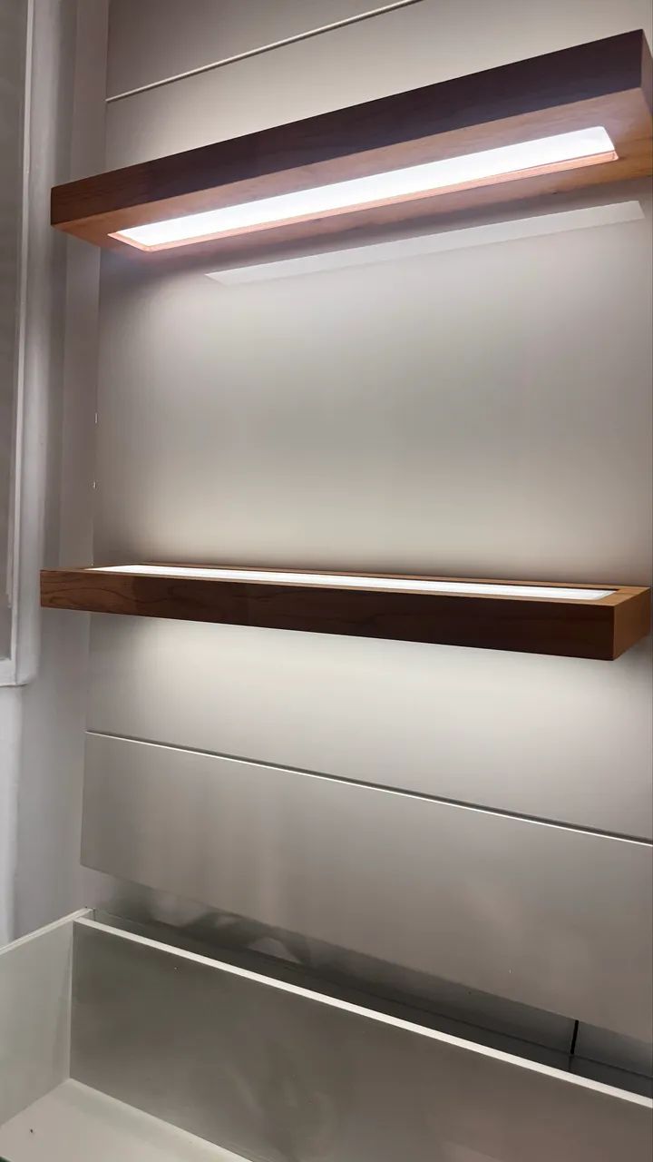 Painel com prateleiras de LED e base em vidro ? design moderno - Foto 4