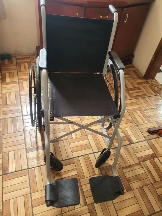 Cadeira de rodas em ótimo estado! - Foto 4