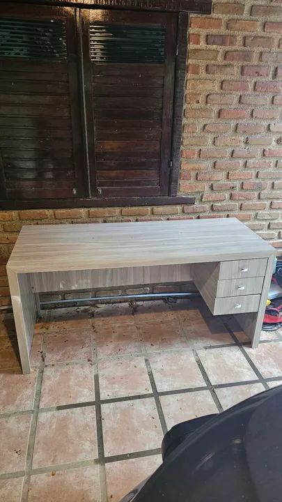 Escrivaninha em MDF